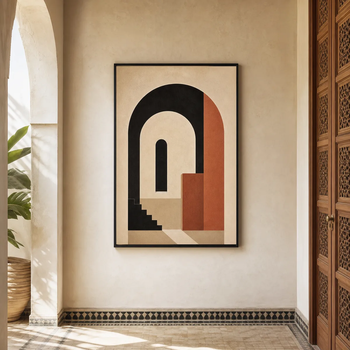 Poster géométrique aux arches terracotta dans un cadre noir installé dans un riad contemporain