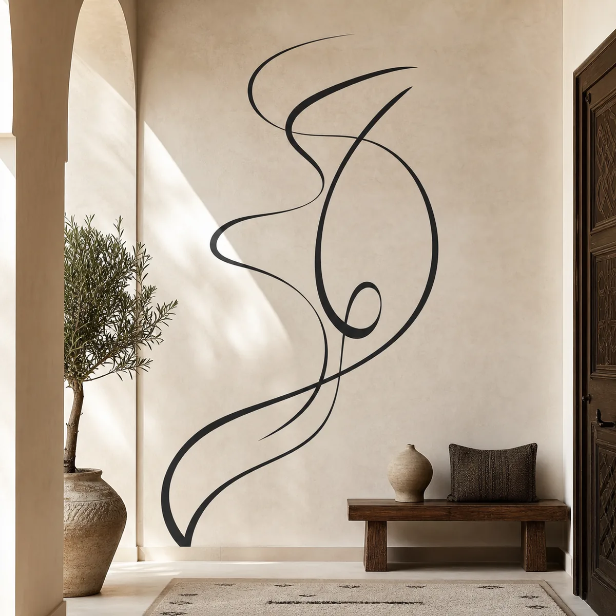 Grand sticker mural noir aux lignes abstraites dans une entrée marocaine contemporaine