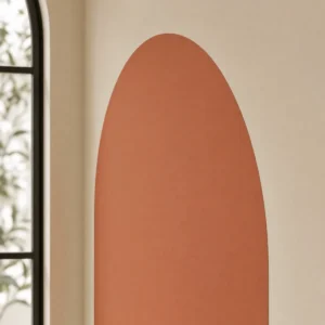 Vue détaillée de Arche terracotta montrant le bord net et la surface terracotta mate.