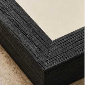 Détail de matière et finition de Cadre en bois brûlé
