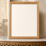 Cadre Chêne Naturel – cadre vide posé sur une table
