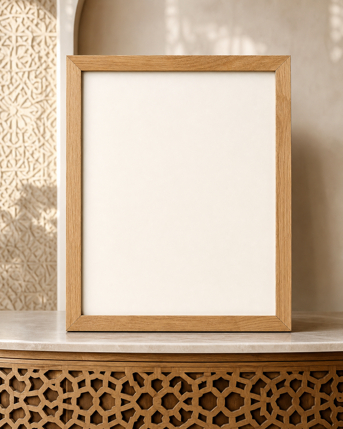 Cadre Chêne Naturel – cadre vide posé sur une table