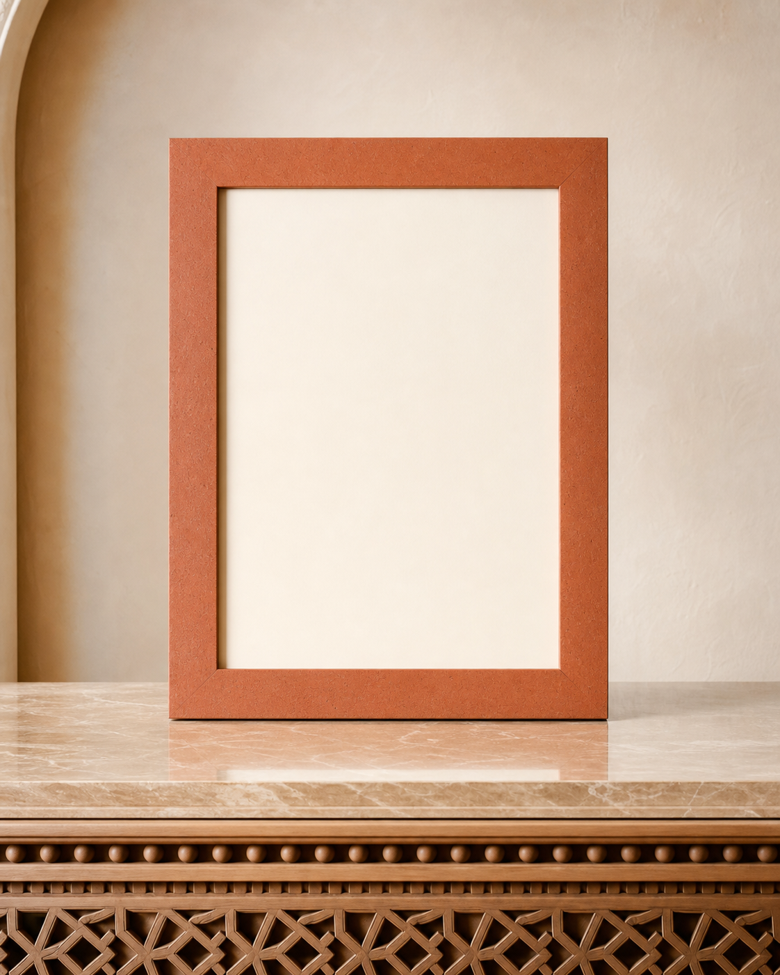 Cadre Terracotta – cadre vide posé sur une table