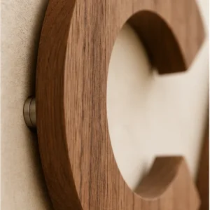 Détail de matière et finition de Café en bois de cèdre